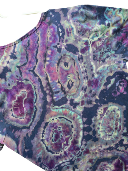 Curved hem reverse geode
