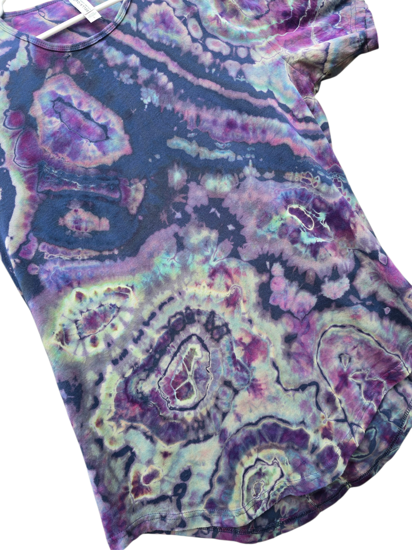 Curved hem reverse geode
