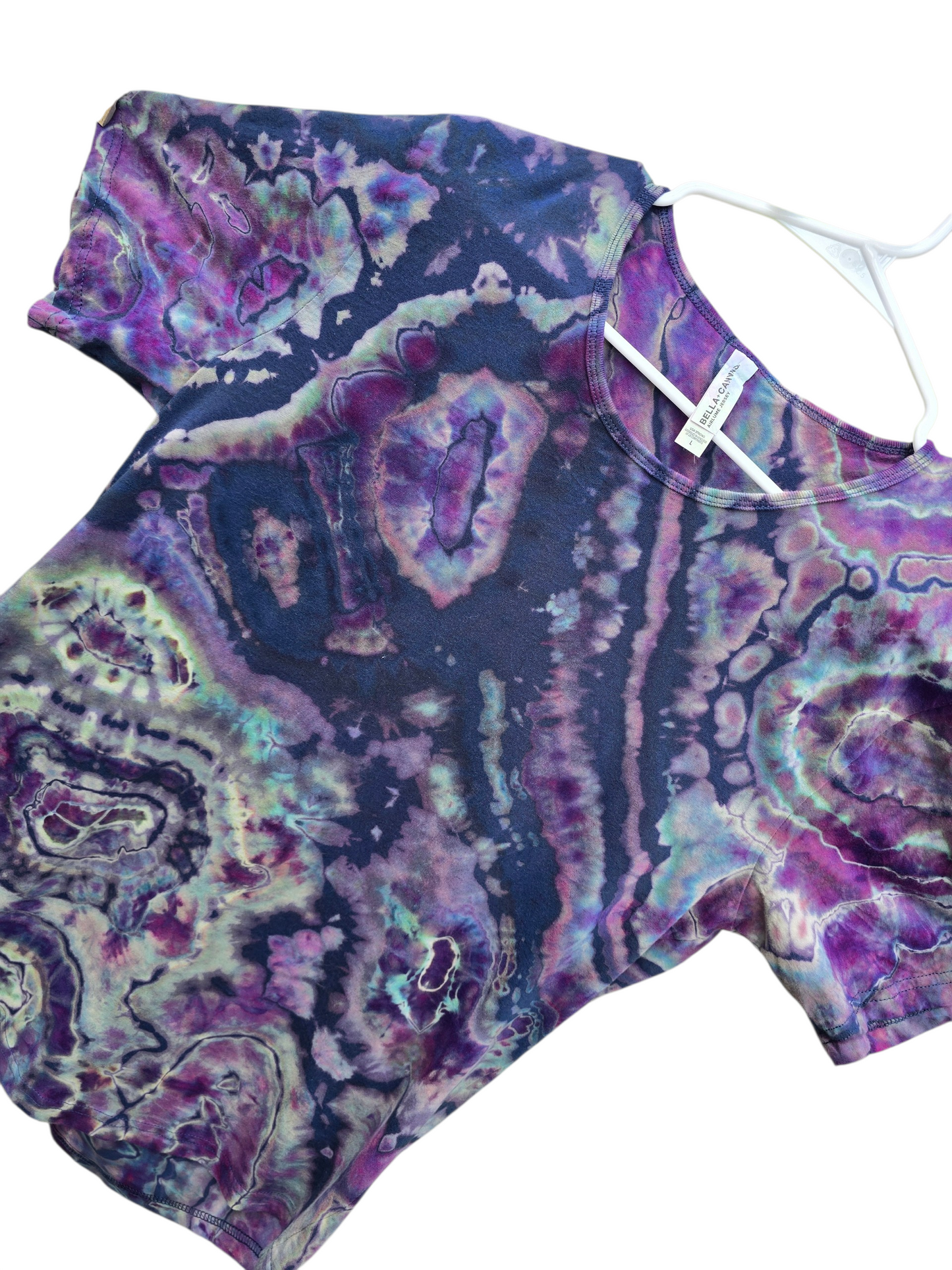 Curved hem reverse geode