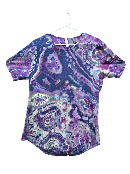 Curved hem reverse geode