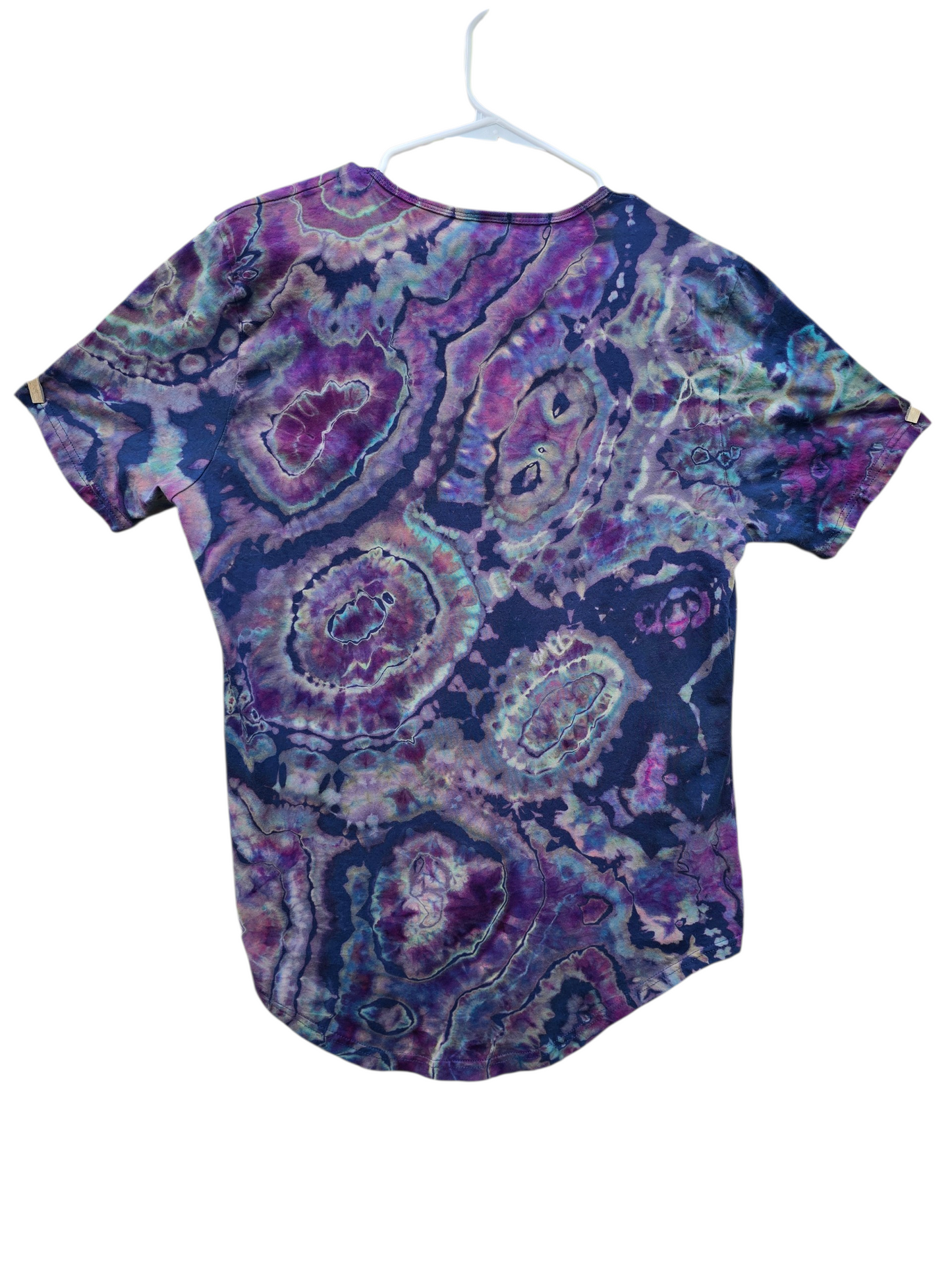 Curved hem reverse geode